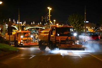 Egy közepes budapesti kerületben keletkező teljes napi hulladékmennyiséget szedtek össze és szállítottak el a Budapesti Közművek munkatársai a tűzijátékot követően