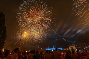 Reggelig már közel 16 tonna hulladékot szedtek össze és szállítottak el a Budapesti Közművek munkatársai az augusztus 20-ai tűzijátékot követően