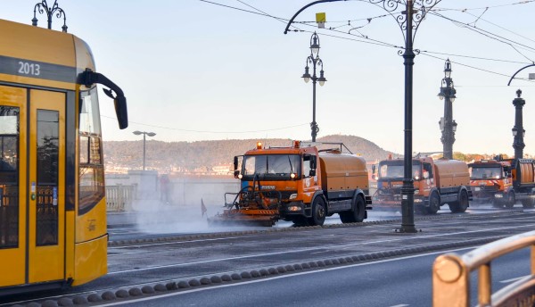 A hétvégén kezdődik a budapesti hidak tavaszi nagytakarítása